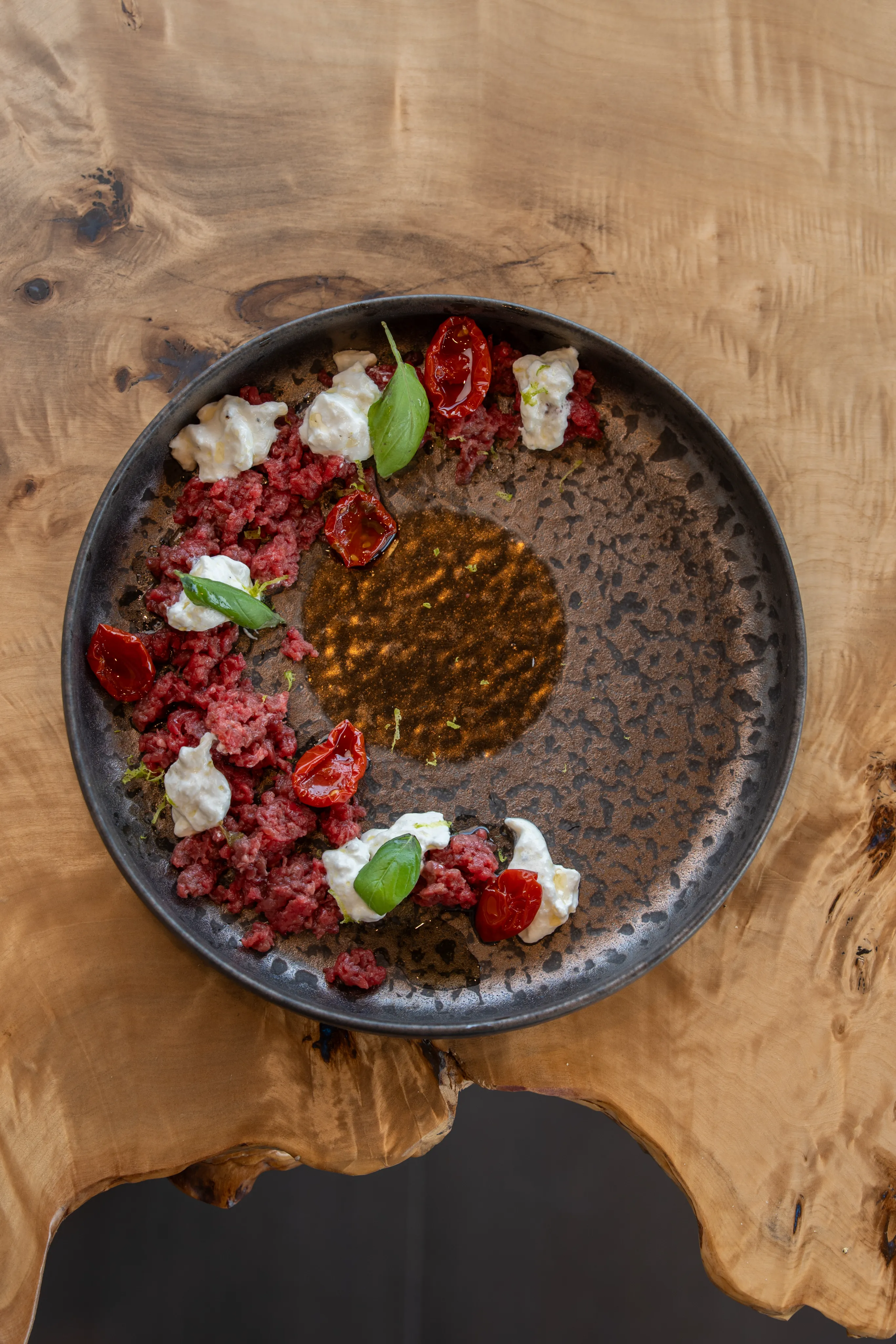Tartare di manzo al piatto